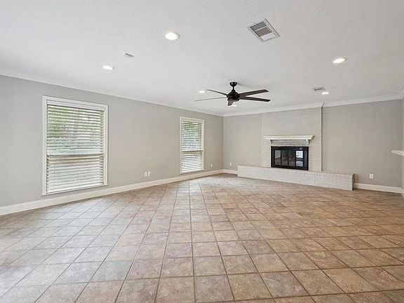 5th image of 1385 Fenwick Cir