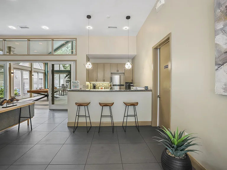 Stonehaven Apartments — Photo 22