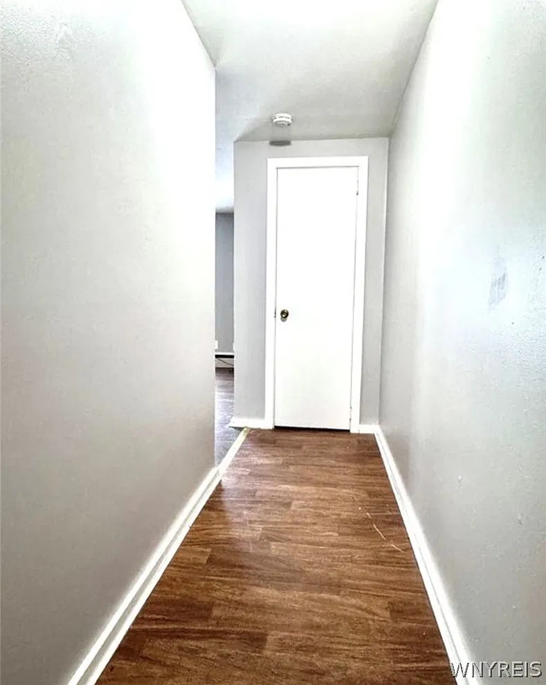 1 bed, 1.0 bath, 5844 sqft, $895 — Photo 2