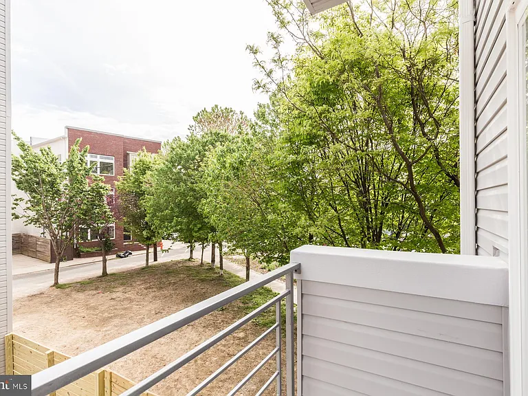 2132 Berges St #1 — Photo 31
