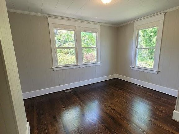 3rd image of 831 Western Ave