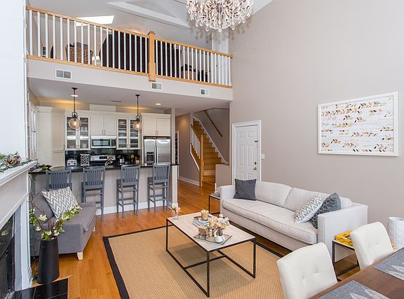 4th image of 1614 N Oakley Ave #3