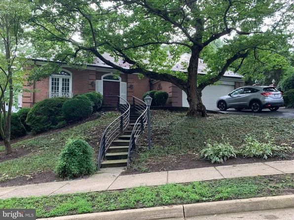 1925 Summit Ter, Alexandria, VA 22307