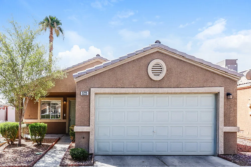 3 bed, 2.0 bath, 1225 sqft, $1,835 — Photo 1