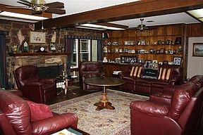 4th image of 301 Vickie Ln