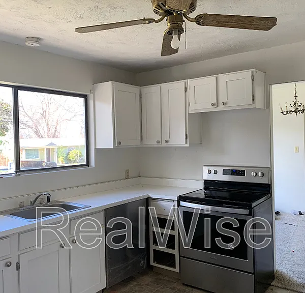 860 Glendale Ave — Photo 5