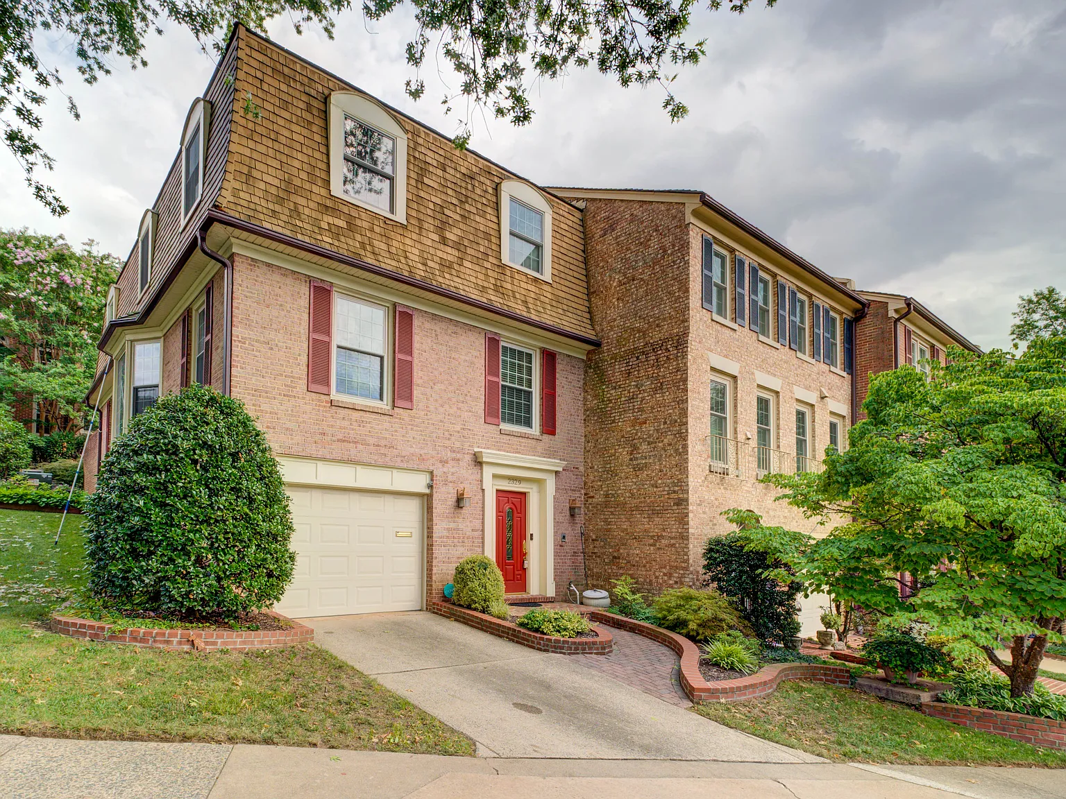 3 bed, 3.5 bath, 2880 sqft, $4,950 — Photo 3