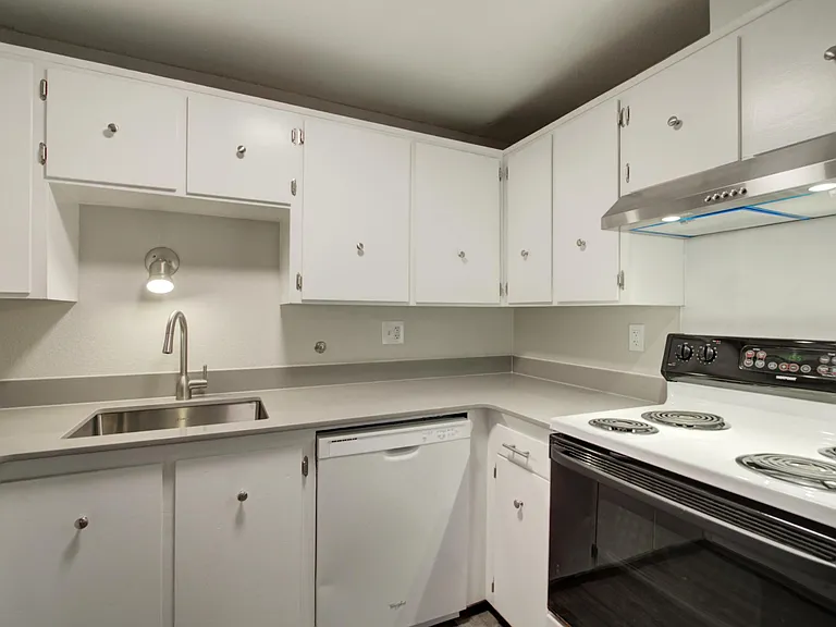 715 N 85th St #1 — Photo 10