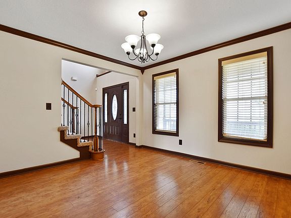 3rd image of 1240 Chinook Cir