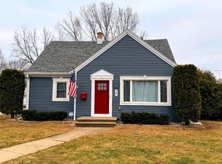 207 Crescent Dr, Neenah, WI 54956