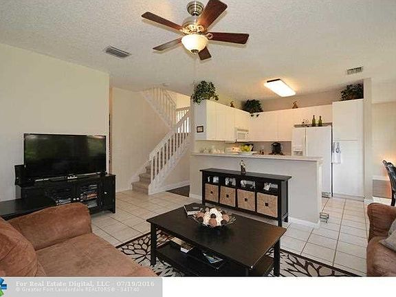 3rd image of 612 NW 159th Ln