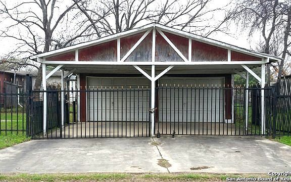 2nd image of 819 Barrett Pl