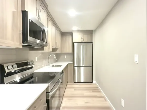 482 Edgemont Dr NW #Basement, Edmonton, AB T6M 1J8