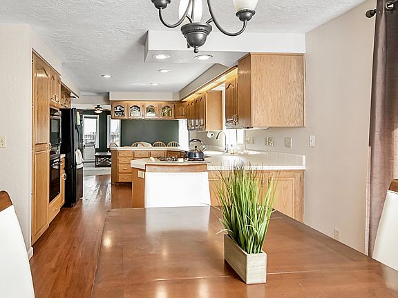 5th image of 5490 N Marcliffe Ave