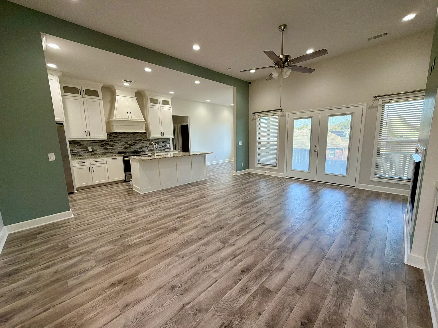 4 bed, 2404 sqft, $2,550 — Photo 4