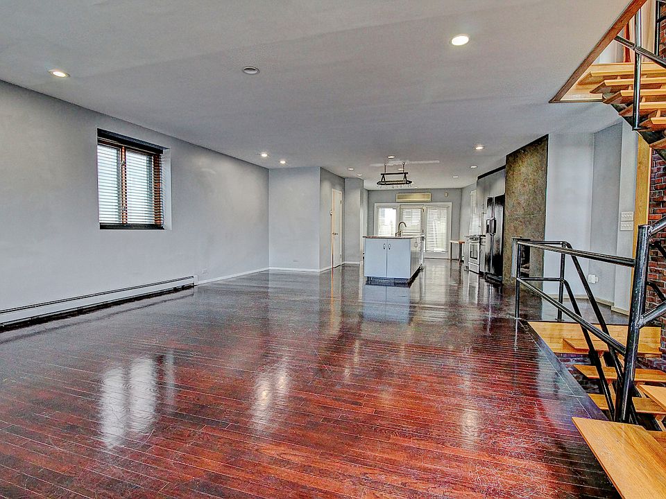 1st image of 20 Washington Sq