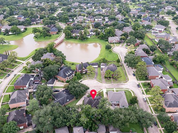 3rd image of 14 Sterling Ct