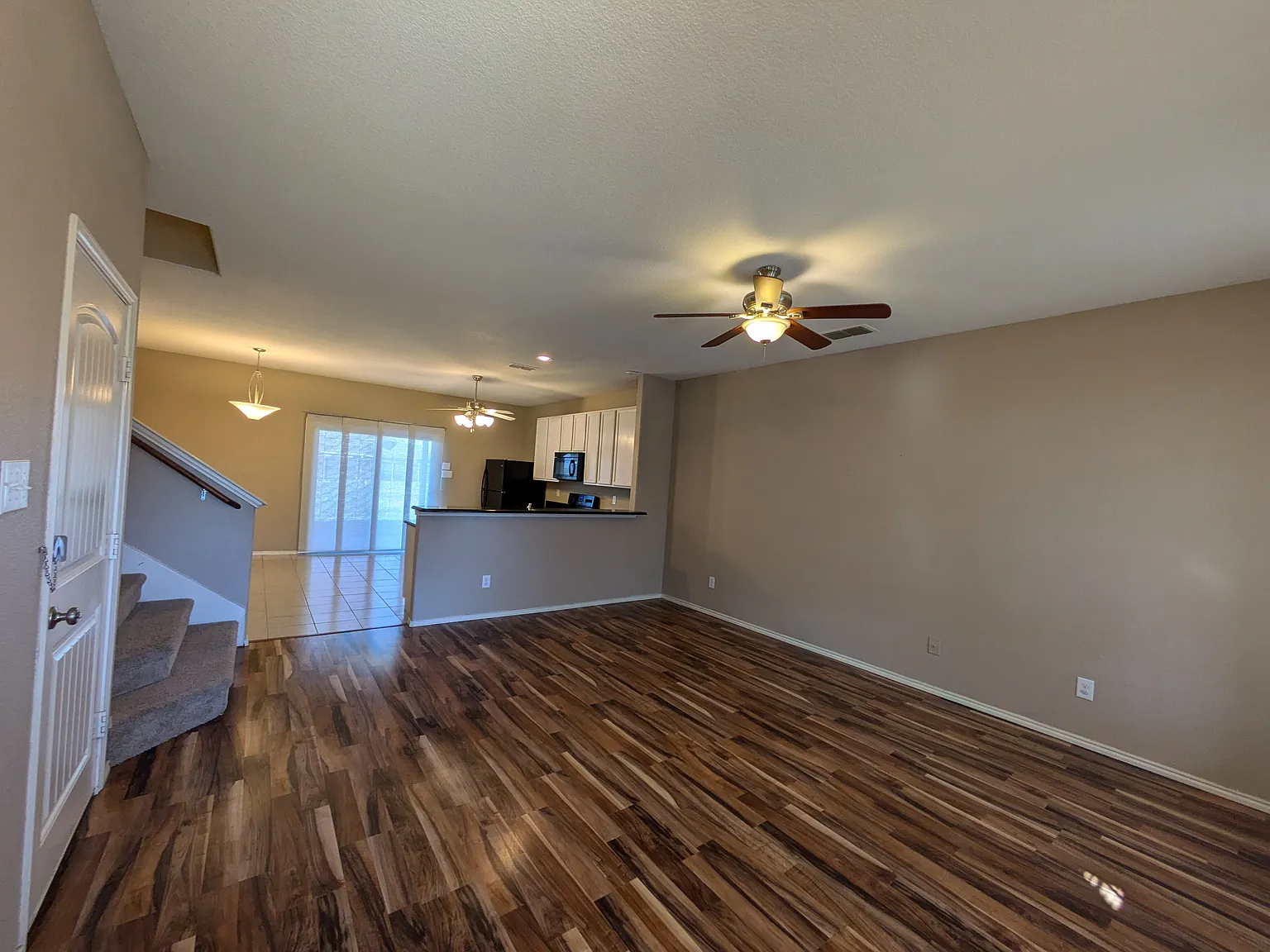 4 bed, 2280 sqft, $2,275 — Photo 2