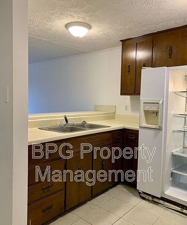 1st image of 123 Circle Dr APT 4