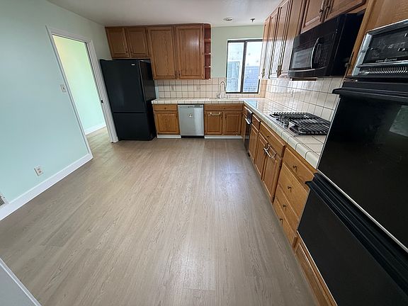 5th image of 4010 Fulton St #3