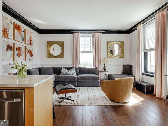 4th image of 247 Washington St #504