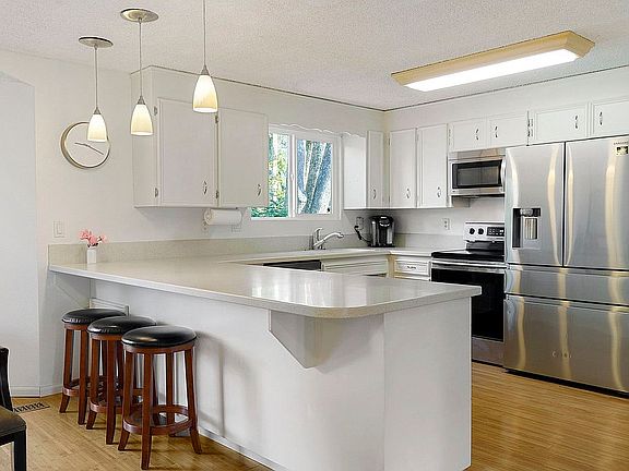5th image of 7805 Onyx Dr SW