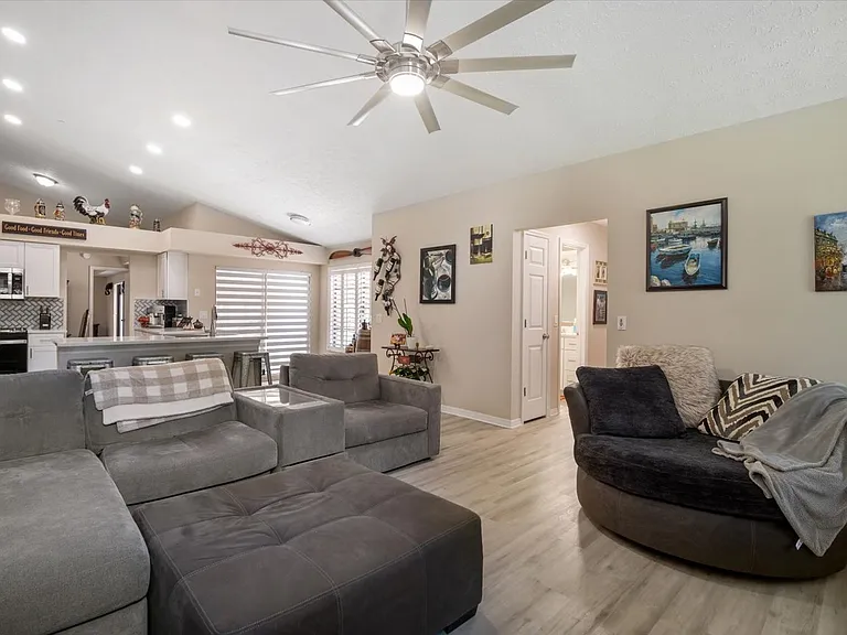 2110 Laindale Pl — Photo 13