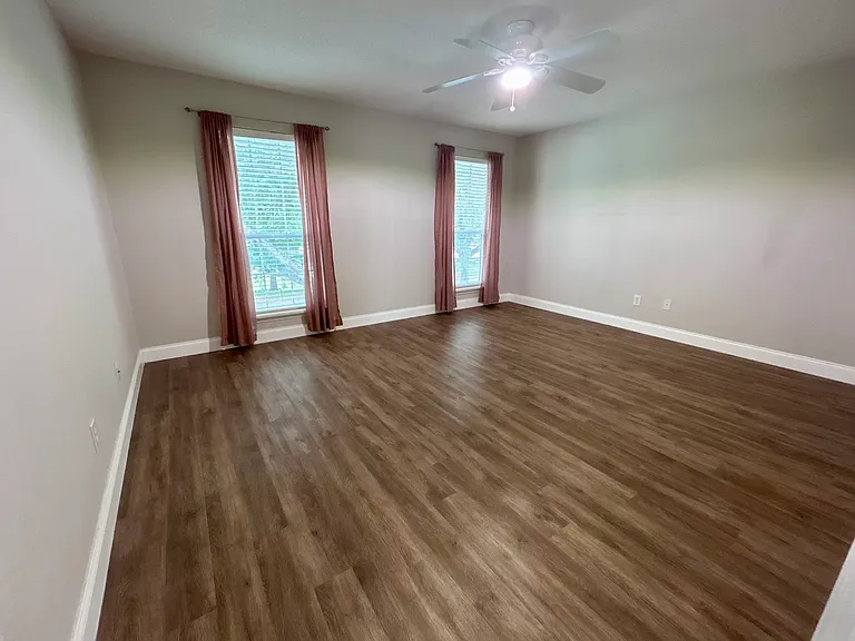 2135 Ridgewood St — Photo 9
