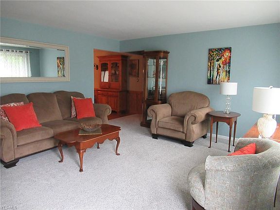 4th image of 383 Argyle Ave