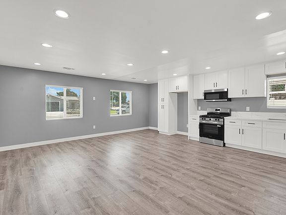 5th image of 5646 Deodar St #B