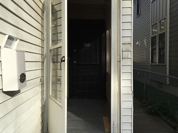3rd image of 2820 York Ave #1