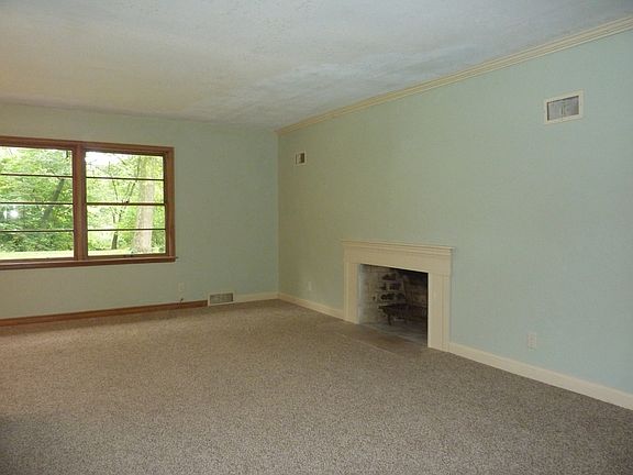 5th image of 117 E Glencrest Dr