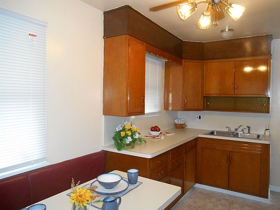 5th image of 1326 Elliott St