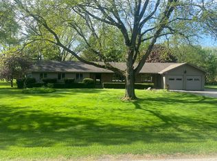 38W747 Hogan Hl, Elgin, IL 60124