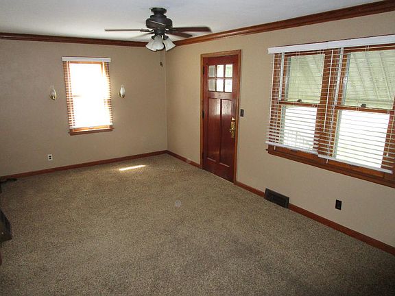3rd image of 946 Oakdale Ave