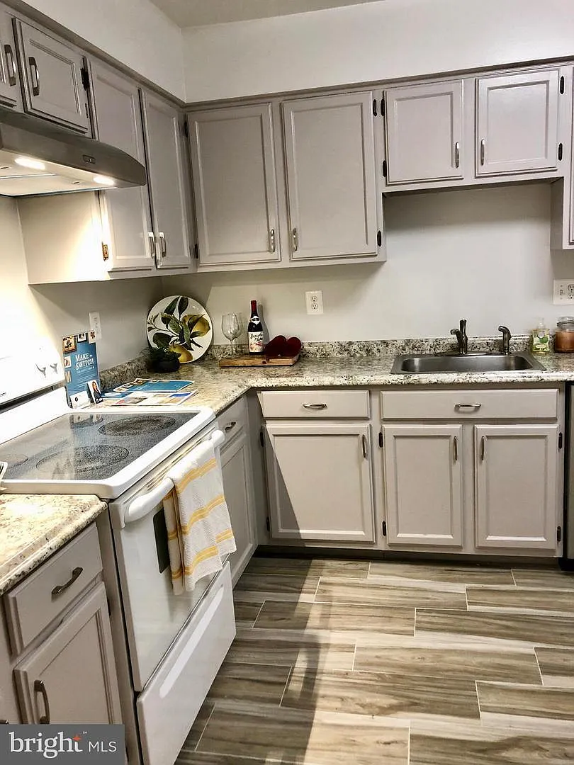 3 bed, 2.5 bath, 1280 sqft, $2,700 — Photo 2