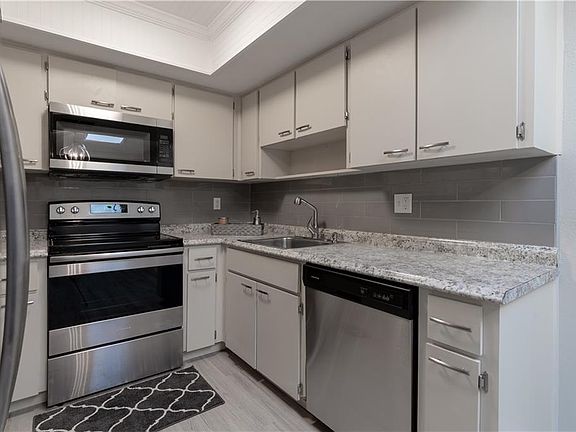 3rd image of 2300 Shelly Dr APT B