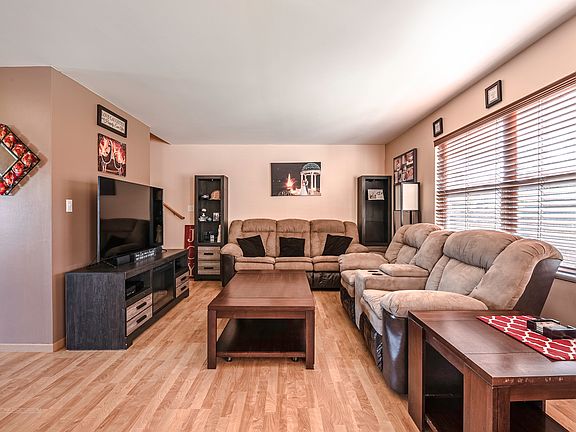 2nd image of 897 Laurel Dr