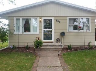 607 Marcella Ave, Combined Locks, WI 54113