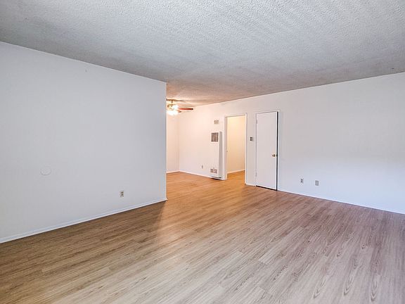 3rd image of 15733 Vanowen St #11