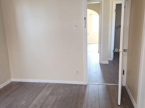 3rd image of 633 W 111th Pl
