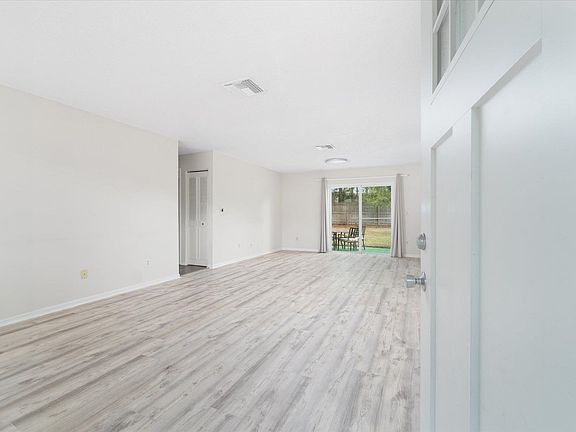 4th image of 367 Travino Ave