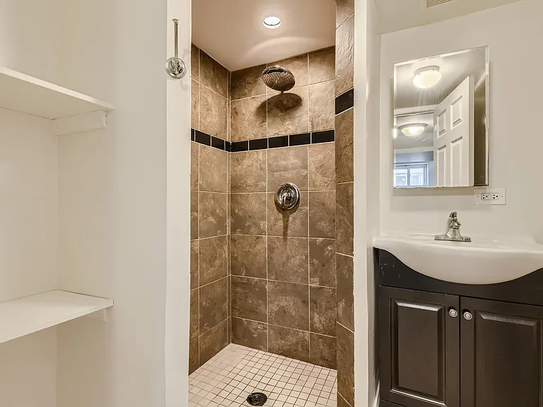 4237 W School St #G — Photo 10