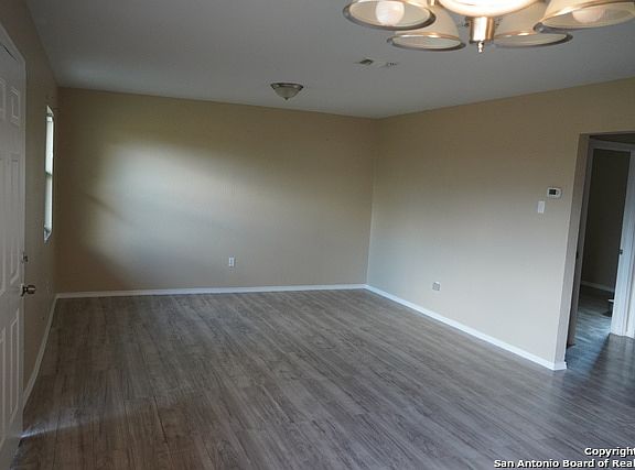 4th image of 520 Altitude St #4