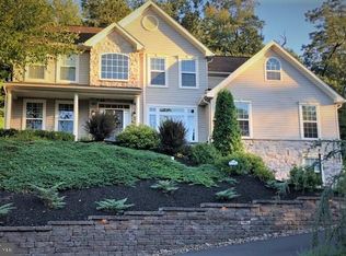 115 Hawkview Ct, Mohrsville, PA 19541