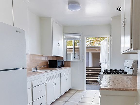 4th image of 1090 E San Antonio Dr