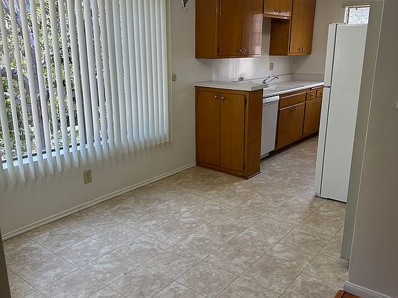 5th image of 1009 N Hayworth Ave APT 12