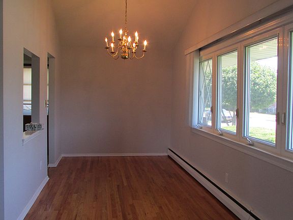 3rd image of 124 Dow Ave
