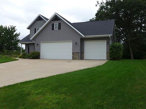 2nd image of 820 Woodland Cir