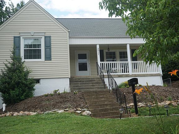 2nd image of 3011 Fleetwood Ave SW